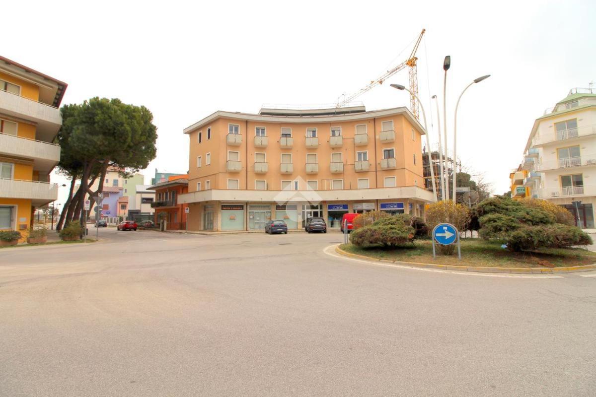 Ampio Bilocale Caorle Lungomare Levante エクステリア 写真